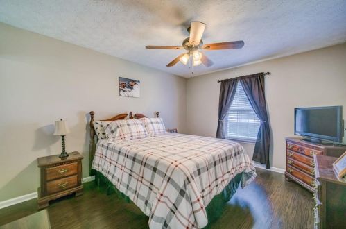1015 River Plantation Dr, Holly Springs GA  30188-2388 exterior