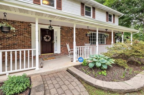 24 Morgan Dr, Wallingford CT  06492-2641 exterior