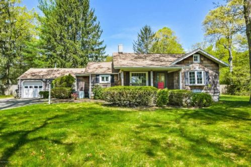 1223 Deal Rd, Tinton Falls, NJ 07712-2507