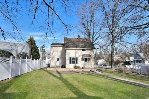22 Newtown Ter, Norwalk, CT 06851-3021