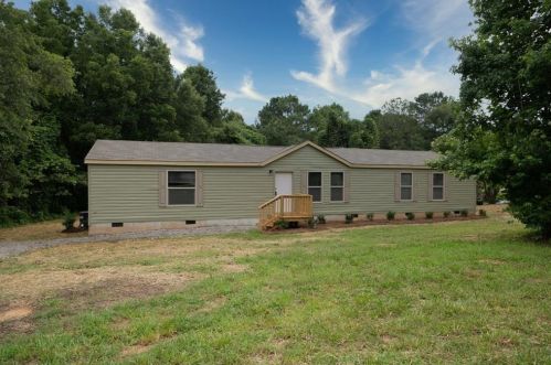 1040 River Woods Dr, Madison, GA 30650-4383