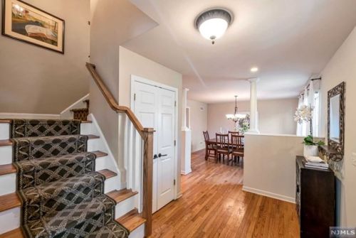 875 Harristown Rd, Ridgewood, NJ 07452-2424