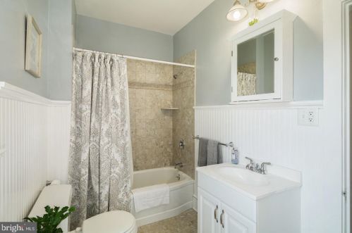 316 Washington Ave, Tavistock NJ 08033-3327 exterior