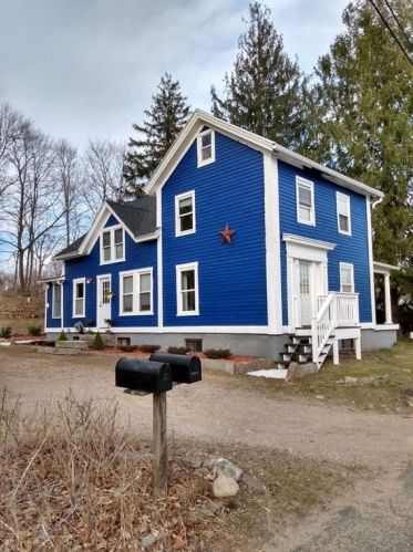 8 West St, Hopkinton, RI 02804-1510