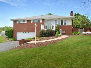 8 Dell Dr, North Huntingdon, PA 15642-4506