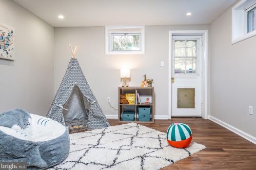 405 Pershing Dr, Silver Spring MD 20910-4341 exterior