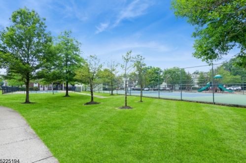 121 Forest Dr, Piscataway NJ  08854-2273 exterior