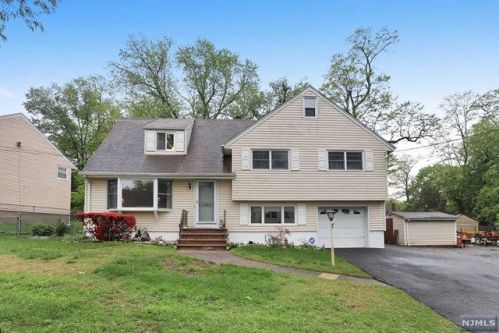 38 Galway Pl, Teaneck, NJ 07666-3631