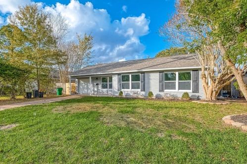 1105 Miller St, Angleton TX  77515-5652 exterior