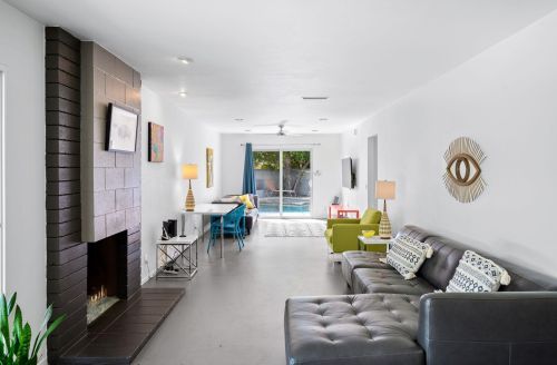 2390 Aurora Dr, Palm Springs, CA 92262-3314