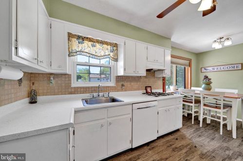 11 Corey Dr, Trenton NJ  08628-1503 exterior