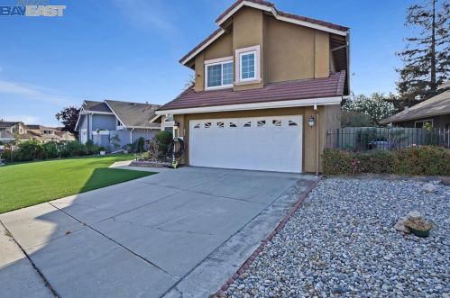 3223 Maple Leaf Ct, San Jose, CA 95121-1565