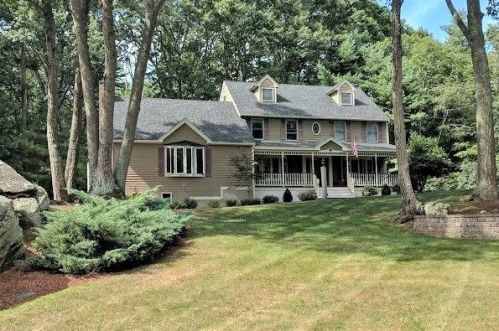 7 Luann Ln, Pelham, NH 03076-3153