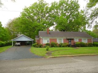 521 Crook Ave, Henderson TN  38340-1939 exterior