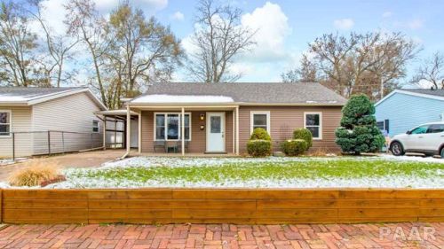 1408 Koch St, Pekin, IL 61554-5940