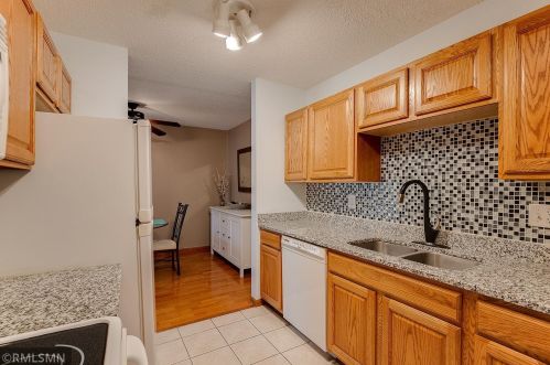 1070 Carmel Ct, Saint Paul MN  55126-5877 exterior