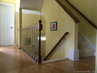 23 Tamarac Ridge Cir, Huntington, CT 06484-2983
