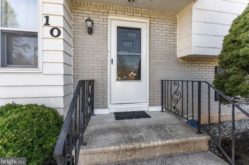 10 Gloucester Ln, Trenton NJ  08618-1006 exterior