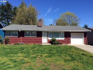 13621 Stephens Pl, Portland, OR 97233-2033
