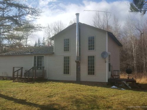 17 Cross St, Macwahoc Plt, ME 04451-3200