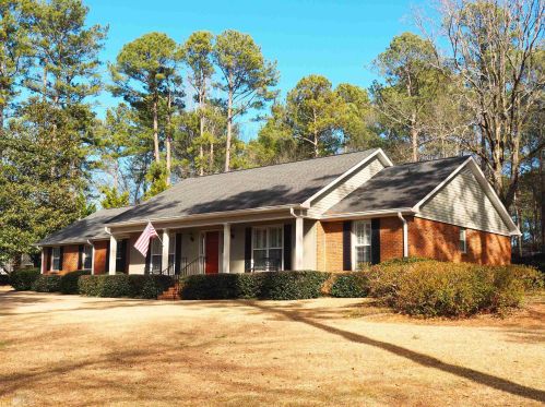 318 Yorktown Dr, Lagrange, GA 30240-9561