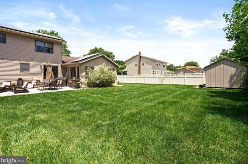 39 Ray Dwier Dr, Trenton NJ  08690-1808 exterior