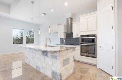 115 High Pt Cir, Spring Branch TX 78070-5065 exterior