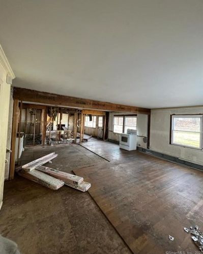 35 Sunnybrook Bnd, Waterbury, CT 06708-1514