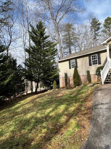 74 Barrett St, Cleveland, GA 30528-1303