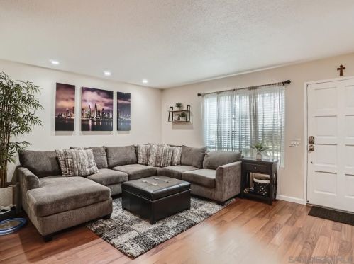 9043 Fanita Rancho Rd, Santee, CA 92071-3952
