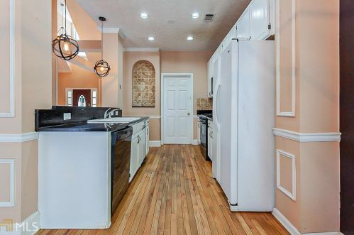 5685 Jackson Farms Dr, Lilburn, GA 30047-6071