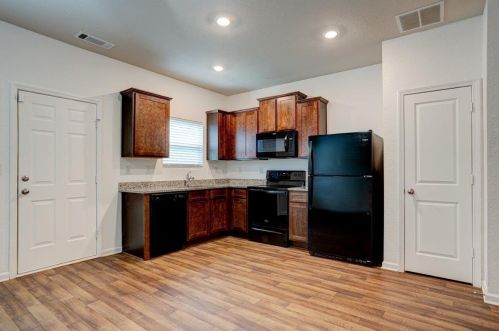 909 Highwood Dr, Atlanta GA  30344-2500 exterior