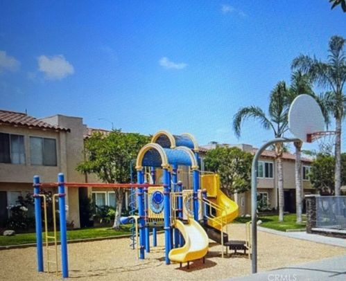 700 La Veta Ave, Orange CA  92866-2742 exterior
