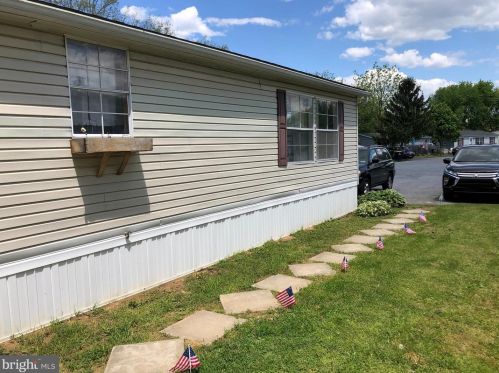 1416 Lincoln Heights Ave, Ephrata, PA 17522-1219