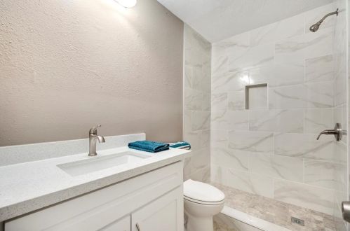 1741 Hialeah, Taylor Lake Village TX 77586-2938 exterior