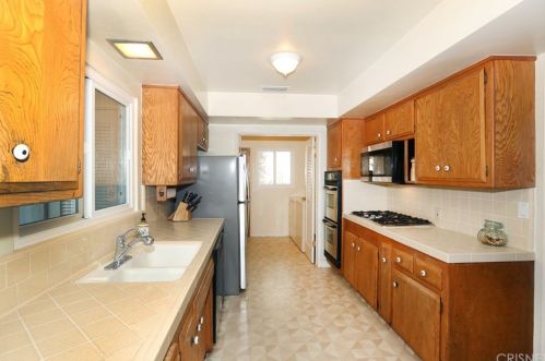 341 Cumberland Rd, Glendale CA  91202-1256 exterior