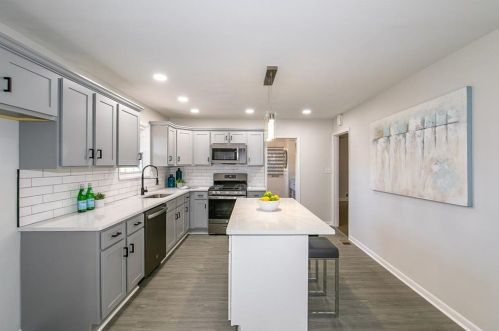 3007 Dogwood Dr, Atlanta GA  30344-3905 exterior