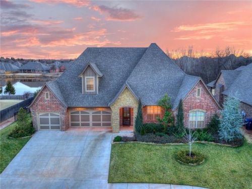 1716 197th St, Edmond, OK 73012-3562