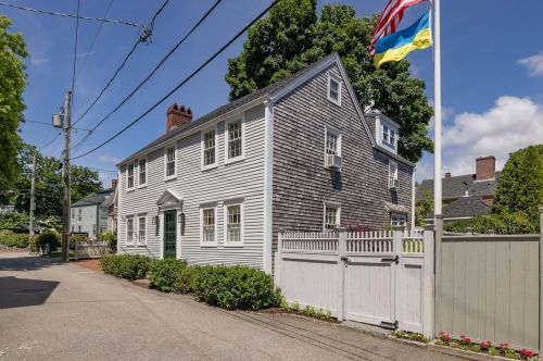 17 Pickering St, Portsmouth, NH 03801-4627