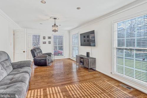12125 Darnley Rd, Woodbridge VA  22192-6615 exterior