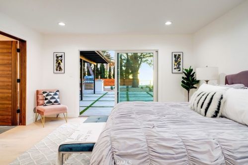 3811 Karen Lynn Dr, Glendale CA  91206-1219 exterior