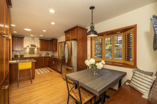 790 Rosewood Dr, Palo Alto, CA 94303-3637