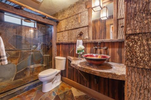 12332 Ski Slope Way, Truckee CA  96161-6603 exterior