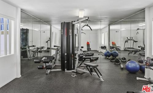 4455 Hazeltine Ave, Van Nuys CA  91423-2845 exterior