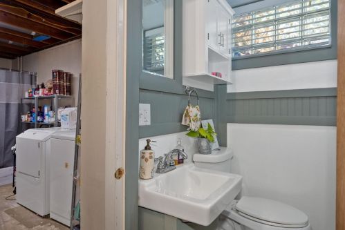 2329 Fairgreen Dr, Cincinnati OH  45238-3230 exterior