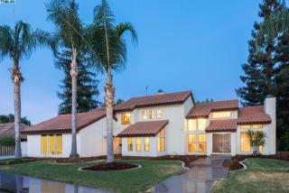 3227 Garden St, Visalia, CA 93277-7653