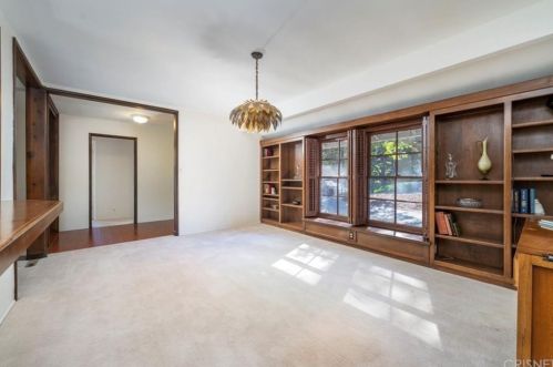 411 Mesa Lila Rd, Glendale, CA 91208-1038
