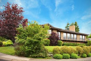 8804 124th St, Kirkland, WA 98034-2682