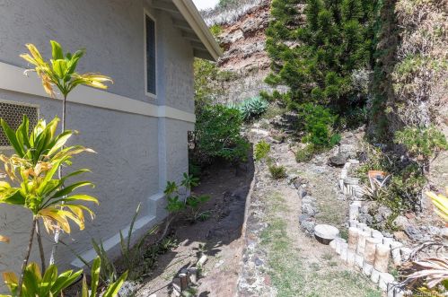 1008 Kaluanui Rd, Honolulu HI  96825-1323 exterior