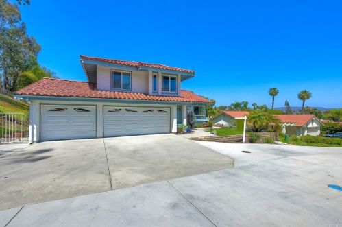 1851 Goldenrod Ln, Vista, CA 92081-5342